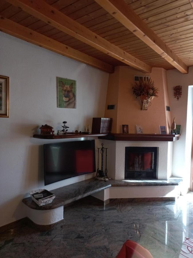 Casa Vacanza Da Ghislin Teglio Exteriör bild