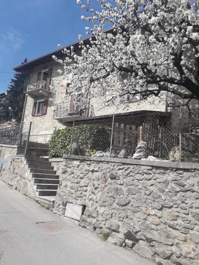 Casa Vacanza Da Ghislin Teglio Exteriör bild
